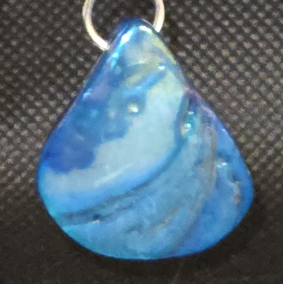 Dyed shell earrings - Picture 5 of 6